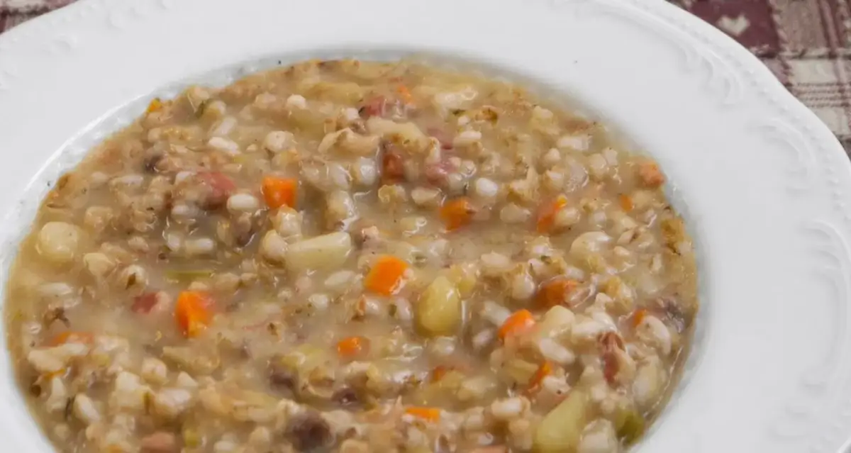 Minestra d'Orzo alla Trentina: Ricetta Tradizionale Facile