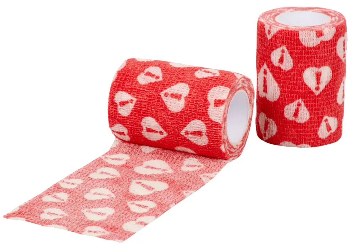 Czerwony bandaż dla psa z białymi serduszkami. Gdzie kupić taki bandaż?