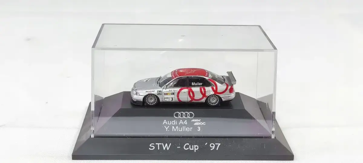 Audi A4 B8: Zabawka czy model kolekcjonerski? Przewodnik