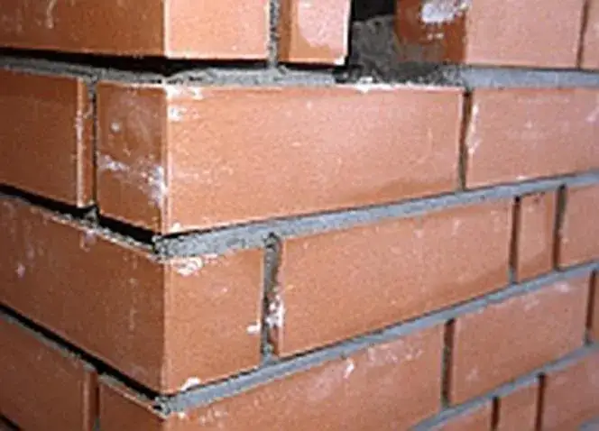 Czy zaprawą murarską można tynkować? Poznaj ryzyka i alternatywy