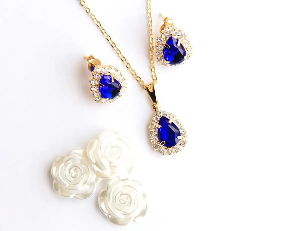 24 karaty: Jaka to próba złota i dlaczego nie nosisz jej na palcu?