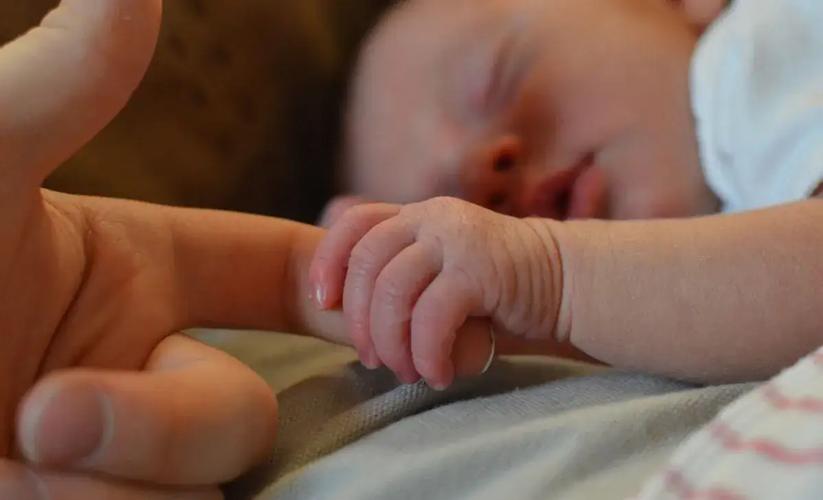 Jak usypiają dzieci w żłobku? Sprawdzone metody i techniki snu