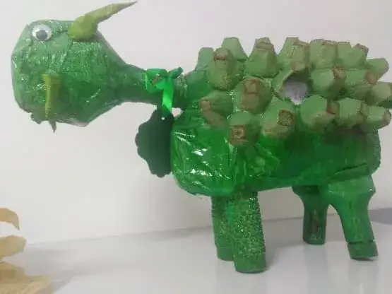 Dinozaur z butelek PET: Zrób to sam! Kreatywna zabawa i ekologia