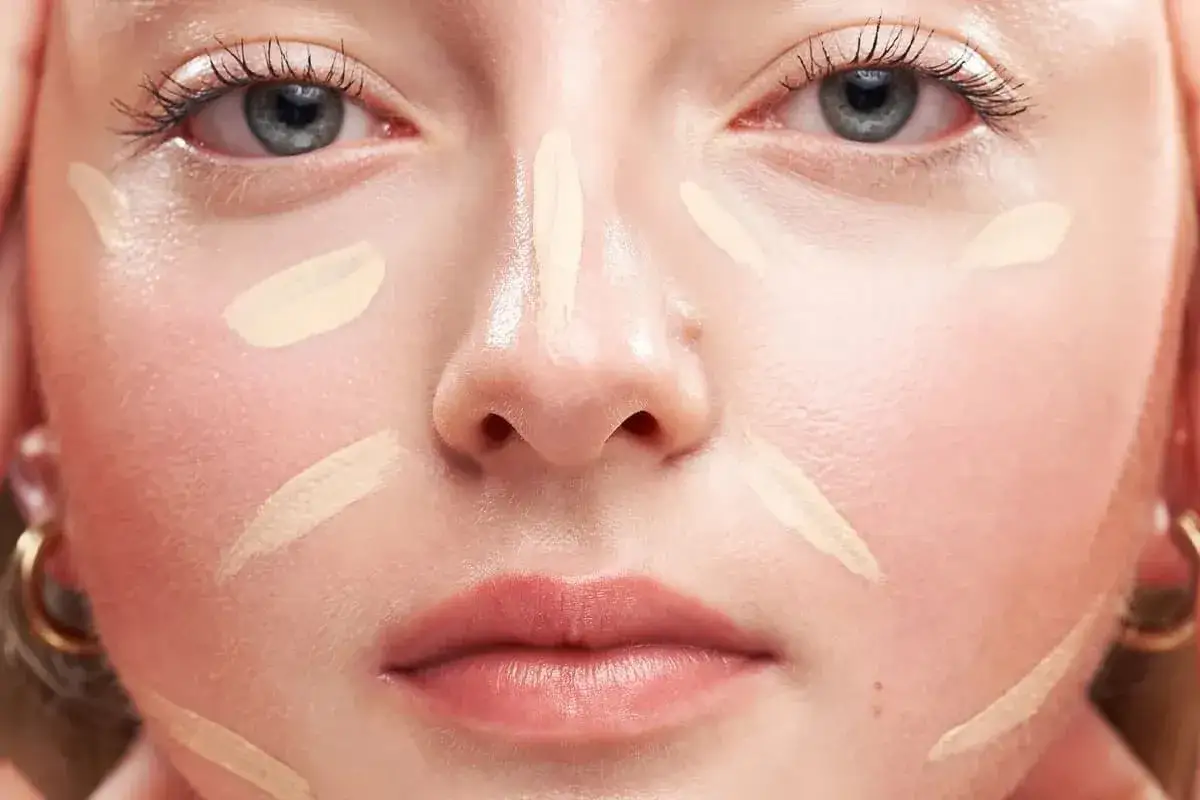 Gdzie nakładać korektor, aby zatuszować niedoskonałości i wyglądać idealnie