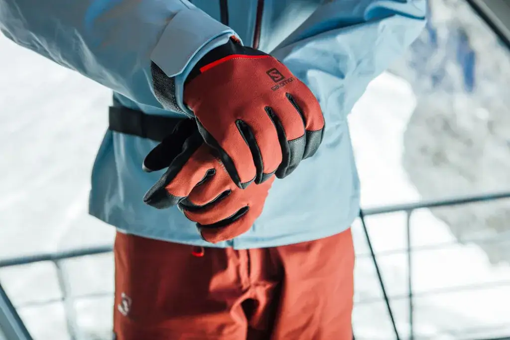 Rękawice narciarskie: Jaki wybrać? Poradnik i ranking
