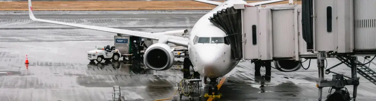 Ile przed lotem być na lotnisku? Sprawdź, by zdążyć na samolot