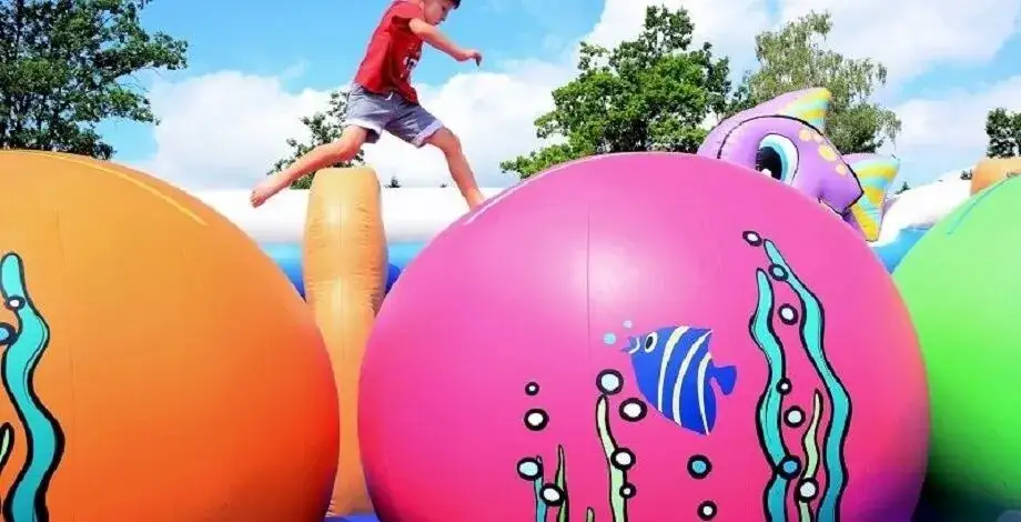 Gdzie wybrać się z dzieckiem na wakacje, aby uniknąć nudy?