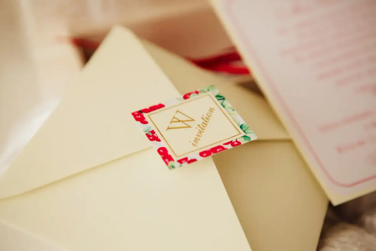 Jak taktownie odmówić zaproszenia na ślub? Poradnik