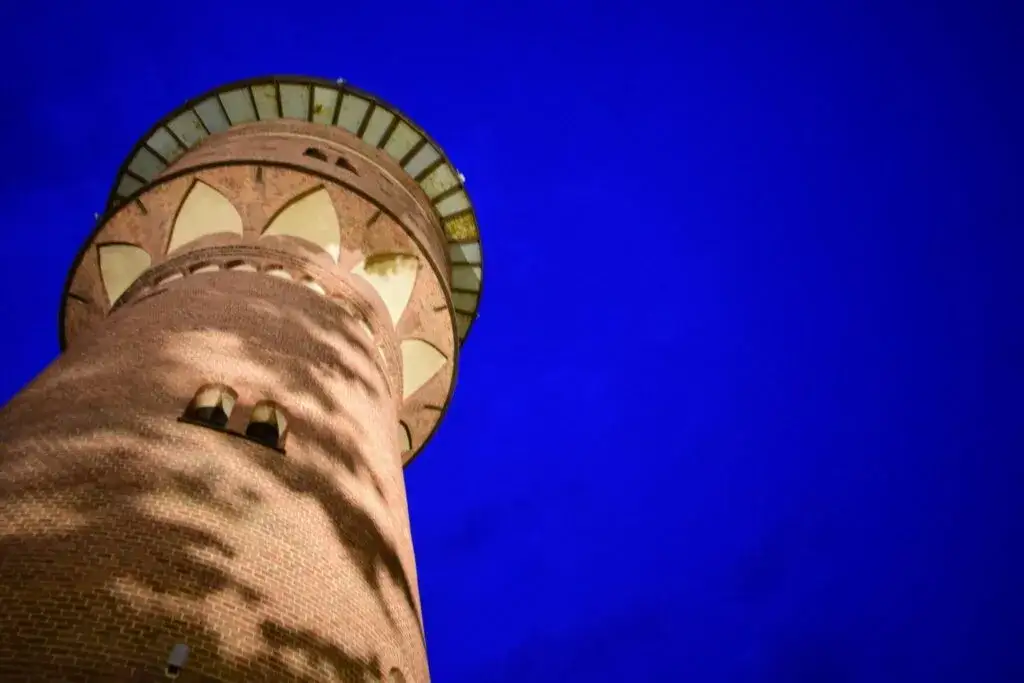 Giżycko: Jak zwiedzić serce Mazur? Przewodnik po atrakcjach