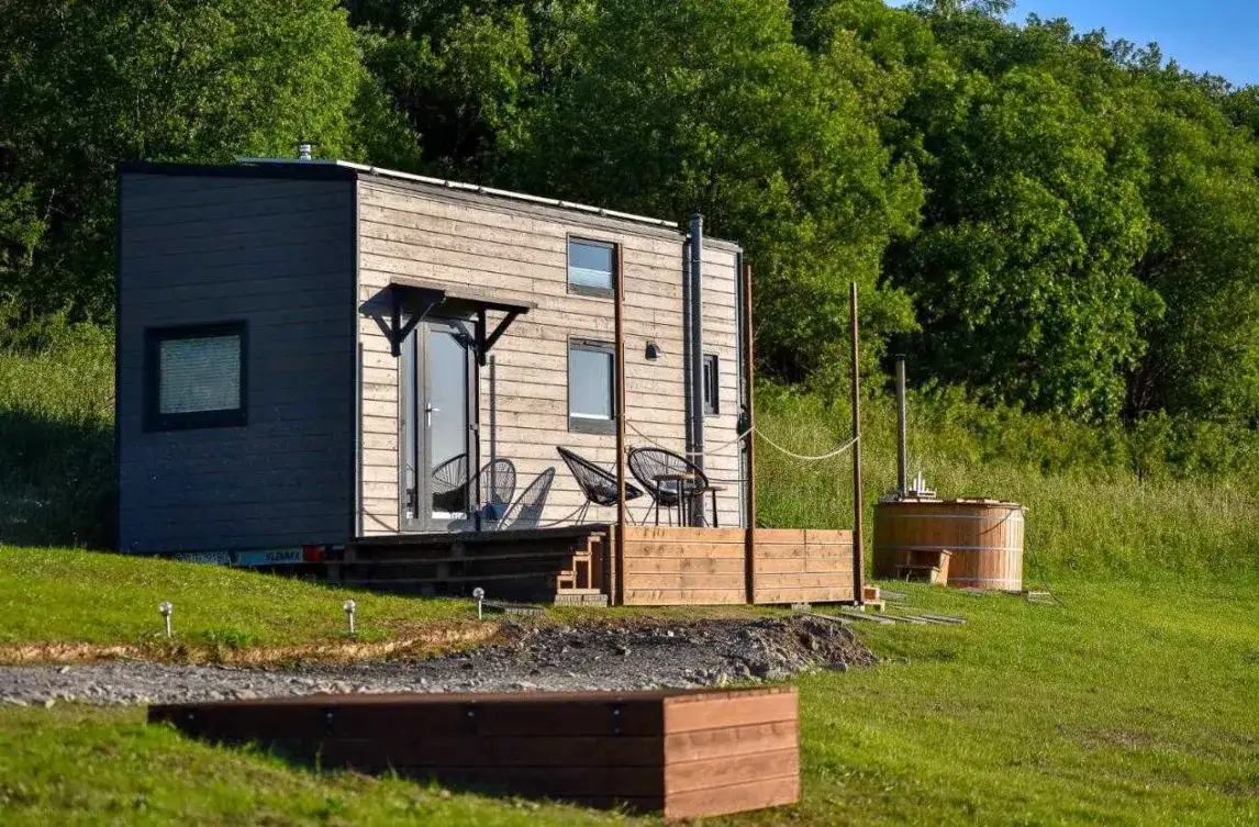 Czy budynek gospodarczy może mieć komin? Oto kluczowe przepisy i wymagania