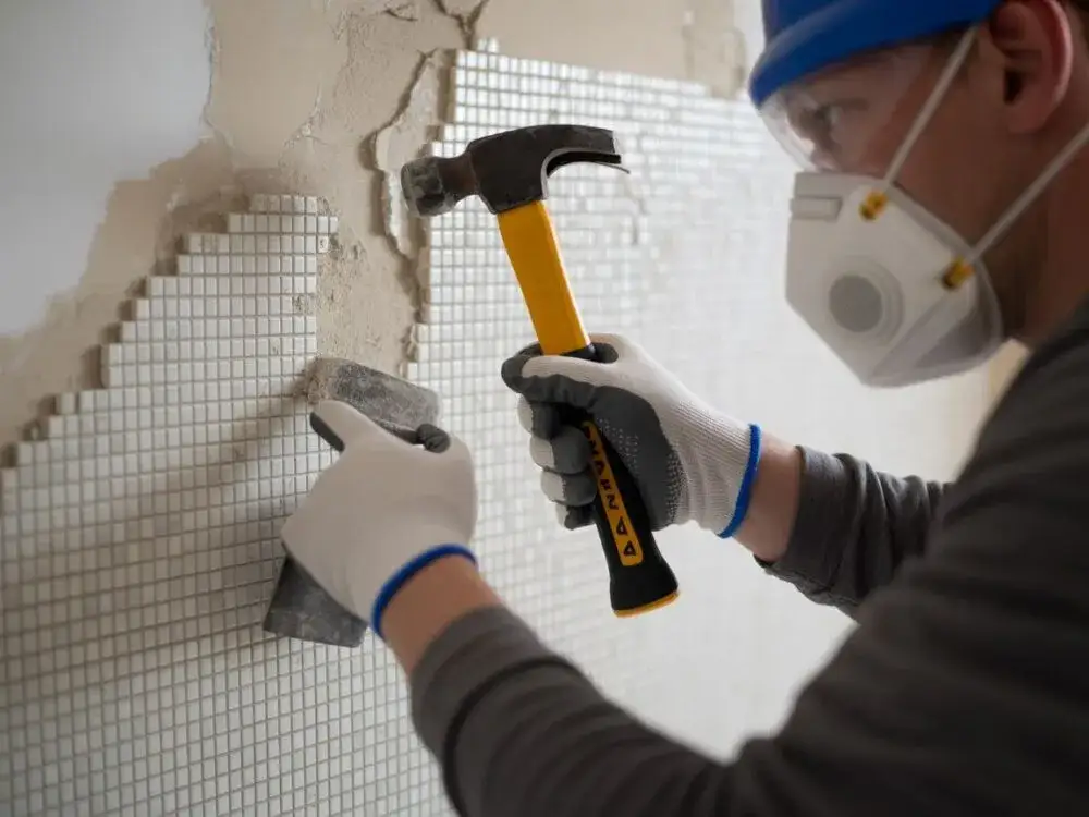 Usuwanie tynku dekoracyjnego: Kompletny poradnik DIY i oszczędności