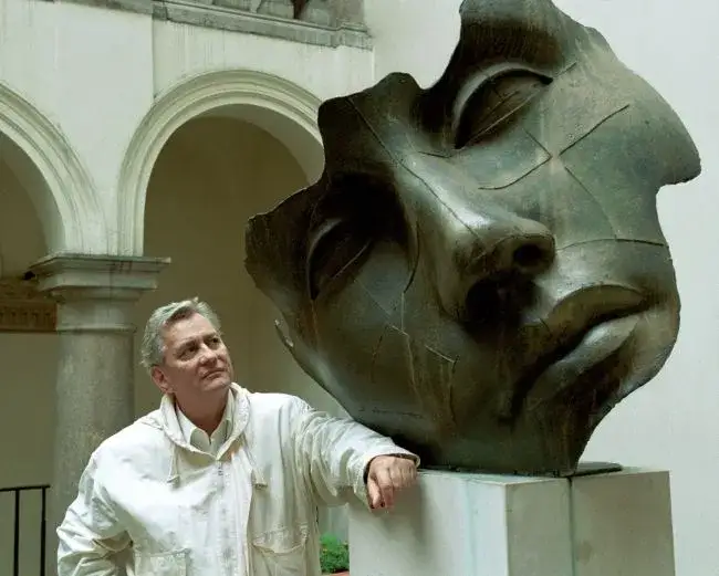 Igor Mitoraj: Fascynująca biografia rzeźbiarza i jego dzieła