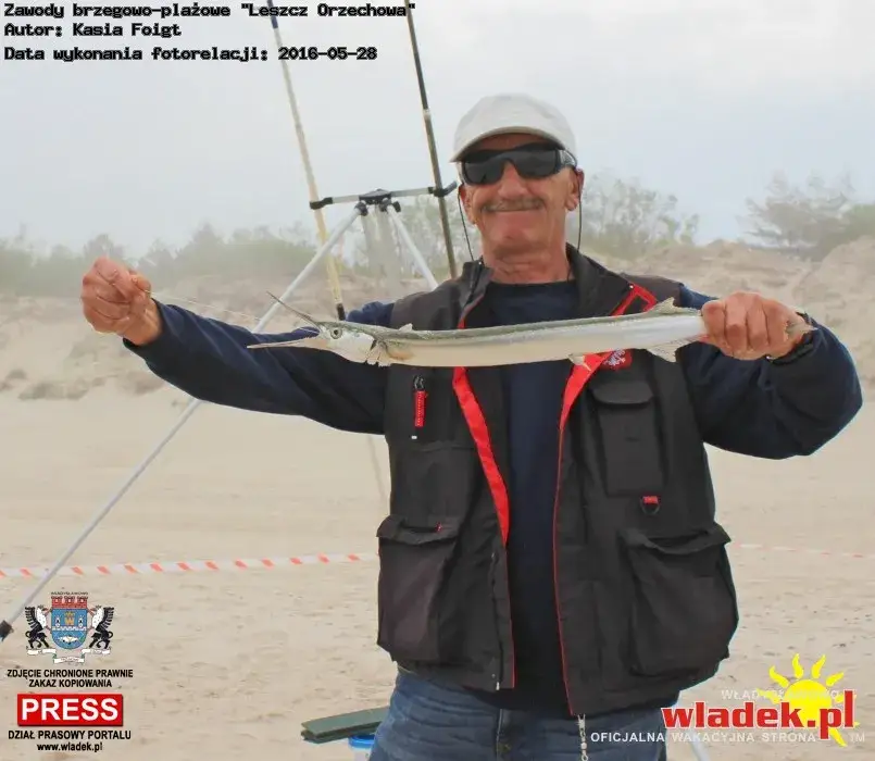 Wędka na morze z brzegu: Jak wybrać idealny sprzęt do surfcastingu?