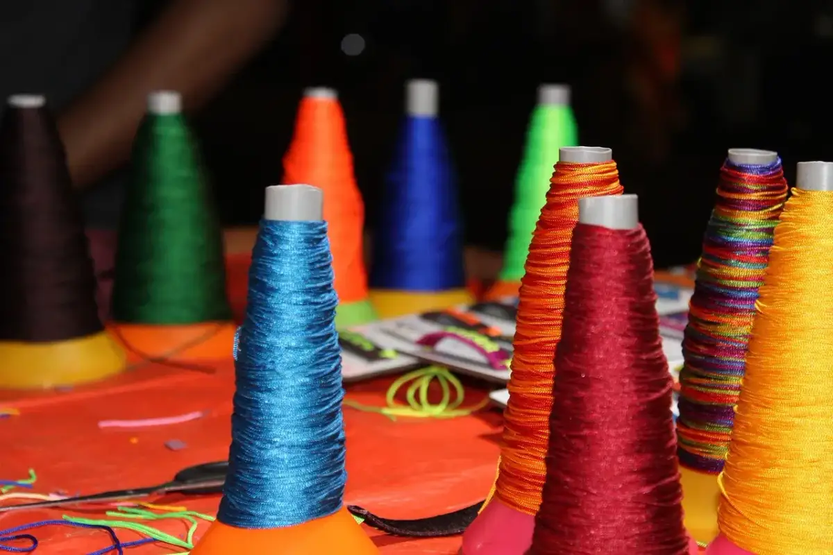 Jak zwęzić sukienkę w biuście? Krok po kroku do perfekcji!