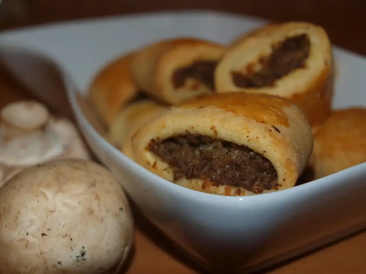 Kruche ciasto na paszteciki: przepis, triki, by było idealne