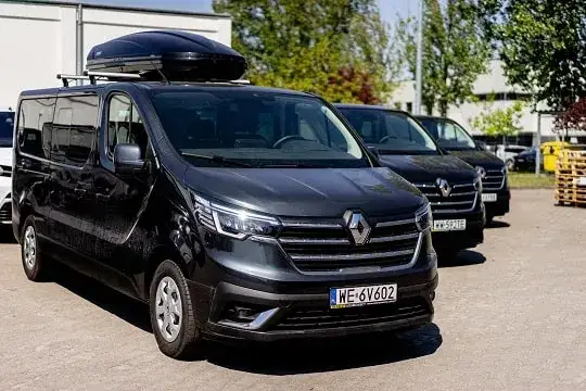 Ile kosztuje wynajem busa? Sprawdź ceny i uniknij wysokich kosztów