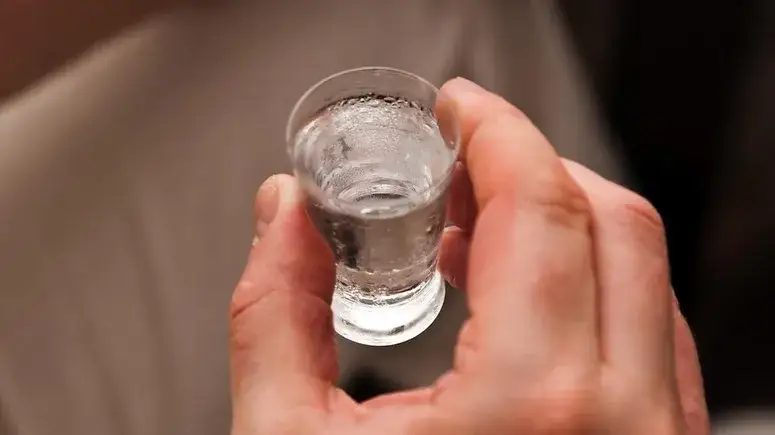 Kto pije najwięcej wódki na świecie? Zaskakujące statystyki i fakty