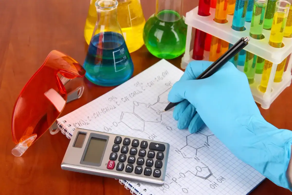 Ile kosztują korepetycje z chemii? Ceny w Polsce i jak zaoszczędzić