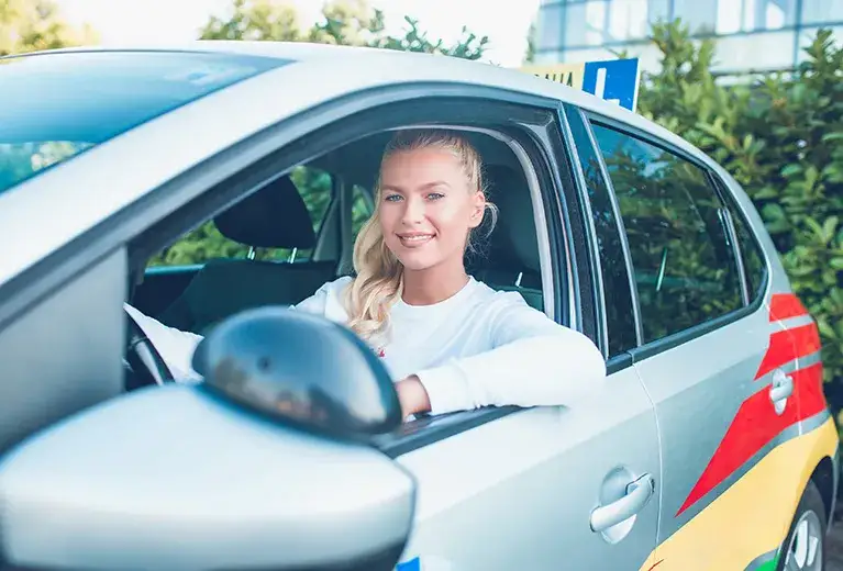 Jak wygląda kurs na prawo jazdy? Poznaj szczegóły i uniknij błędów
