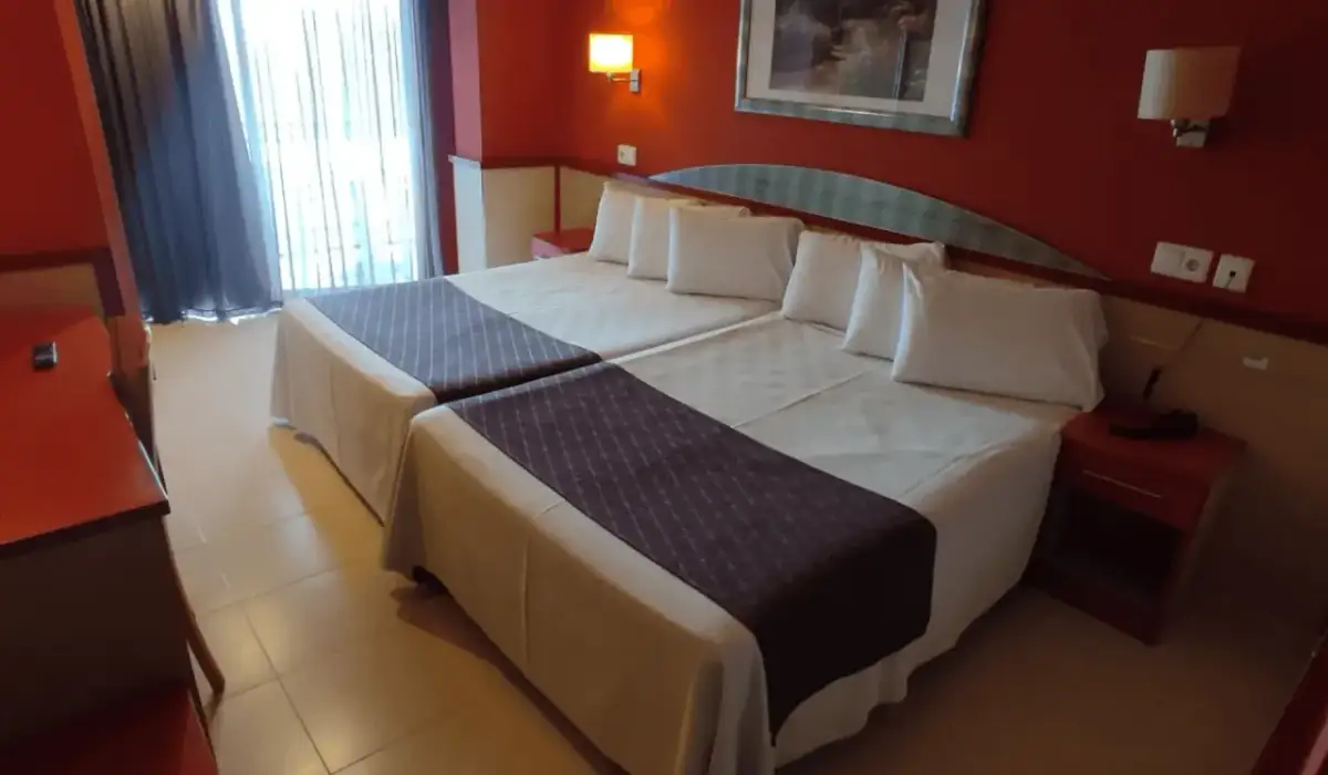 Jak zostawić pokój w hotelu i uniknąć kłopotów przy wymeldowaniu