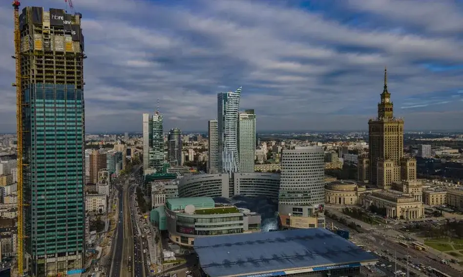 Ile metrów ma najwyższy budynek w Polsce? Zaskakująca prawda o Varso Tower