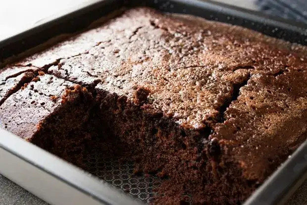 Czym nasączyć ciasto czekoladowe, aby było wilgotne i pyszne?