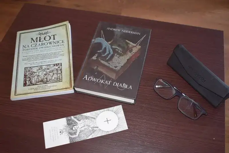 Recenzja Adwokata Diabła: Co naprawdę myślą krytycy o filmie i książkach