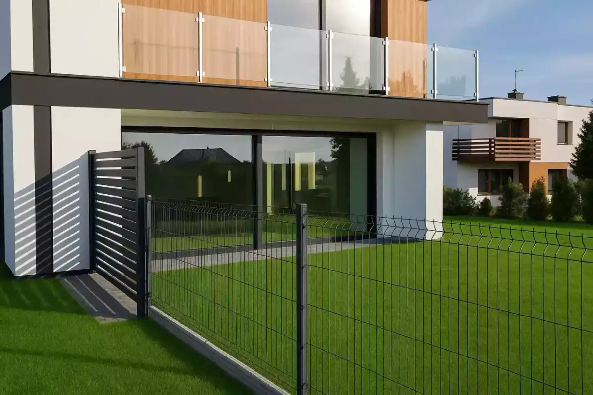 Jak postawić płot - uniknij najczęstszych błędów i kosztów