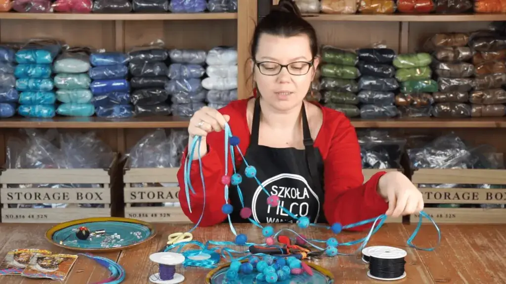 Jak zrobić naszyjnik na lince jubilerskiej - proste kroki i porady