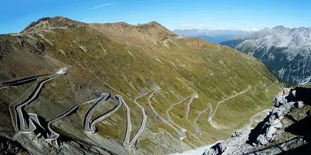 Alpy motocyklem: TOP trasy, Stelvio, Grossglockner i porady eksperta