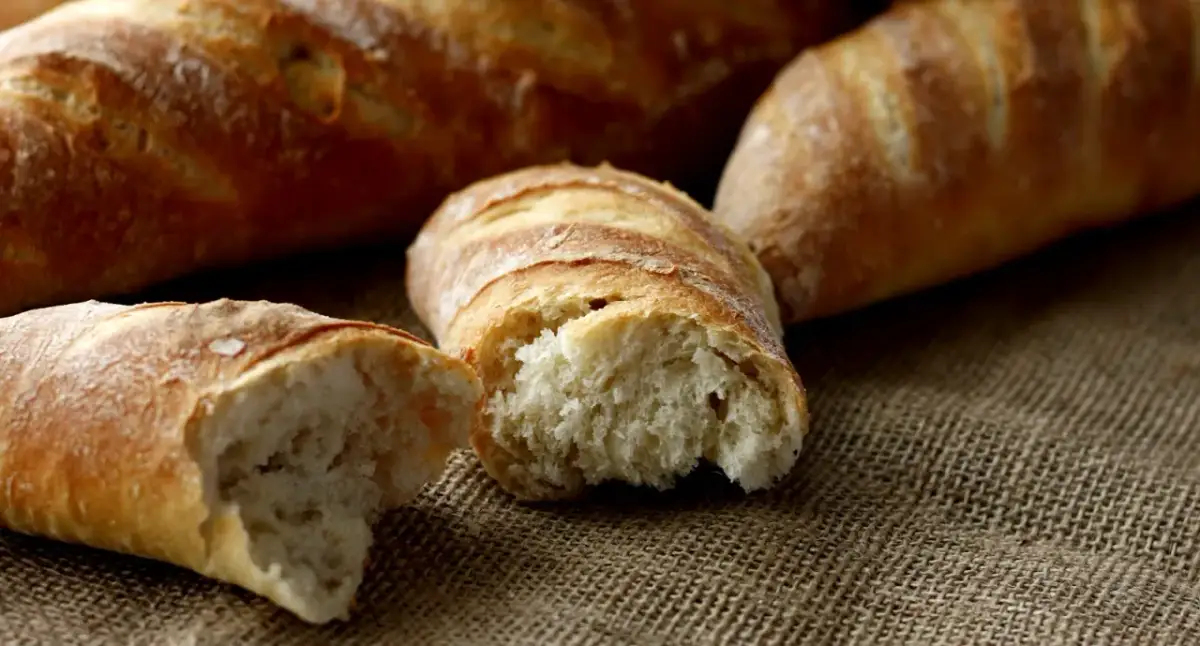 Jak upiec bagietkę z dziurami? Wysoka hydratacja to klucz!