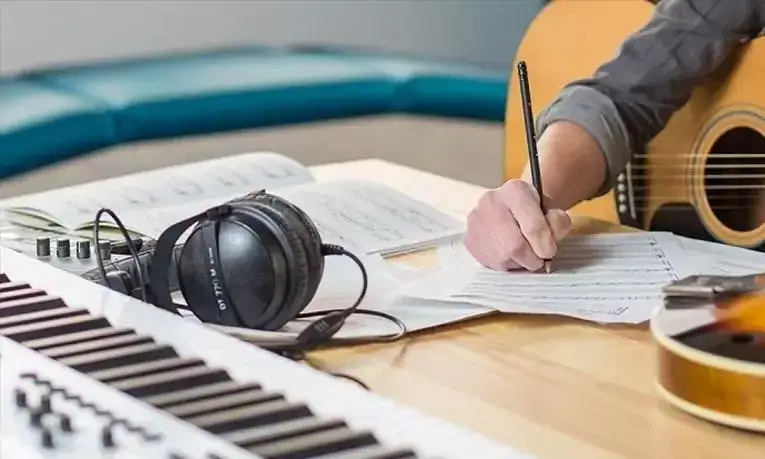 Jak sprzedać tekst piosenki i uniknąć najczęstszych błędów?