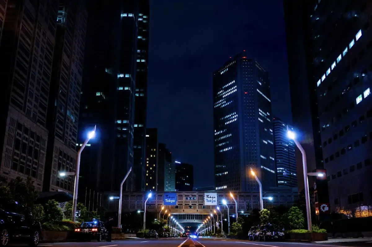 Od projektu do montażu – jak wygląda proces produkcji lamp ulicznych w polskiej fabryce?