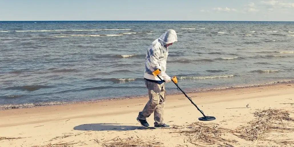 Czy można legalnie używać wykrywacza metali na plaży? Przepisy i praktyczne porady