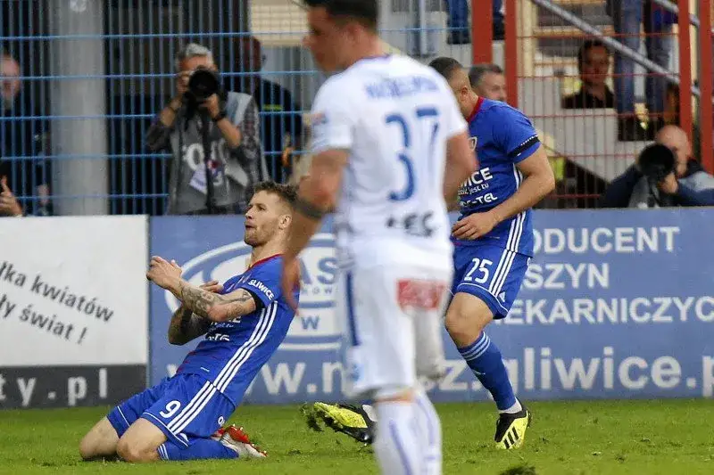 Kto został mistrzem Polski w piłce nożnej? Sprawdź aktualne wyniki i ciekawostki!