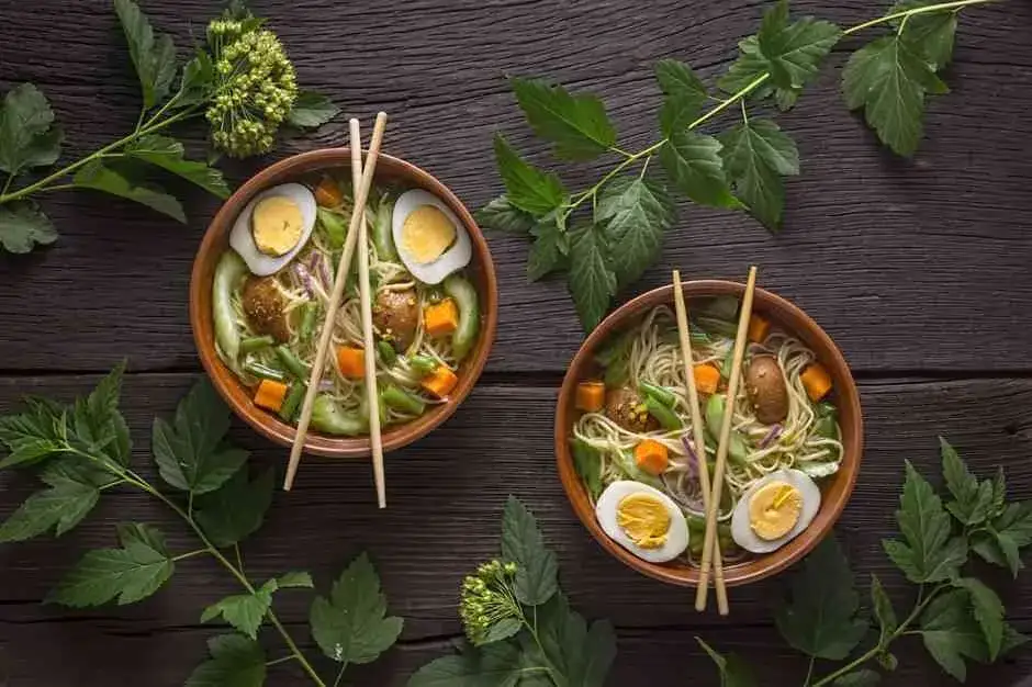 Gdzie zjeść ramen w Warszawie: najlepsze restauracje i opinie