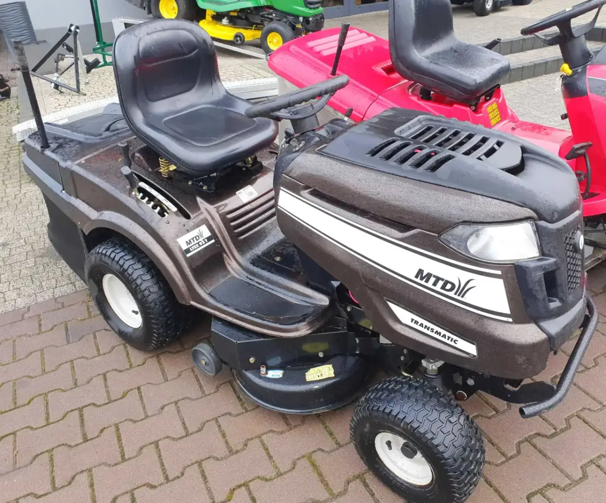 Jakie ciśnienie w kołach traktorka kosiarki MTD, aby uniknąć uszkodzeń?