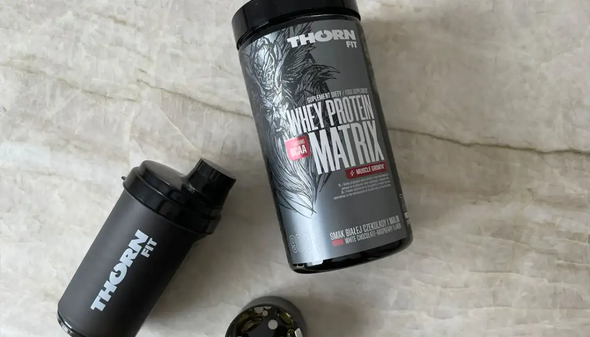 Białko przed czy po treningu? Całkowita podaż jest kluczem!