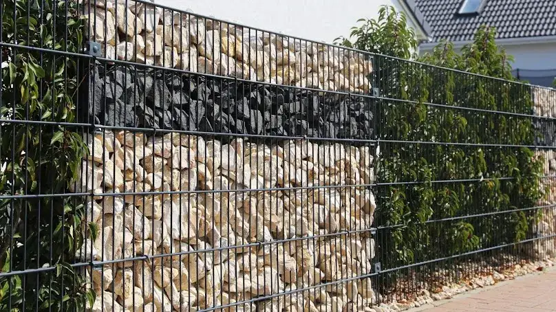 Z czego ogrodzenie? Poznaj najlepsze materiały i ich wady