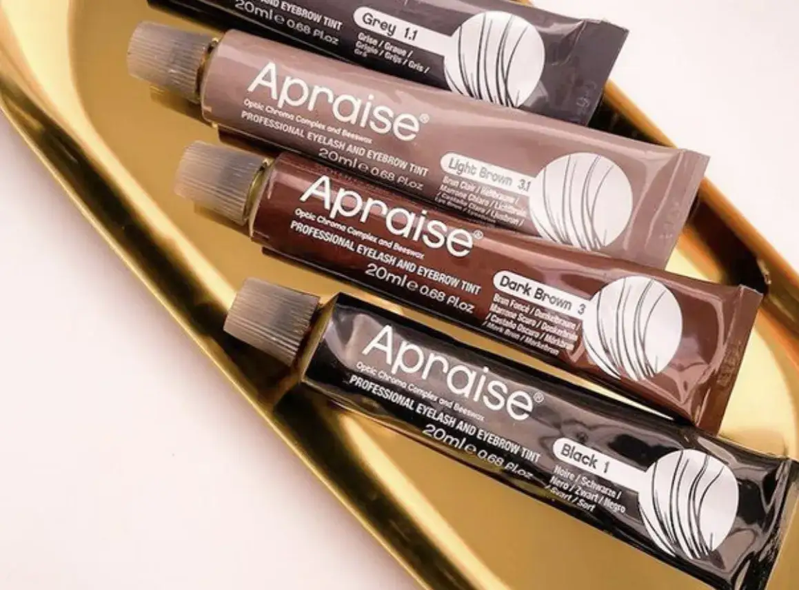 Czarna farba do brwi a jej odcienie? Czy zawsze jest to głęboka czerń?