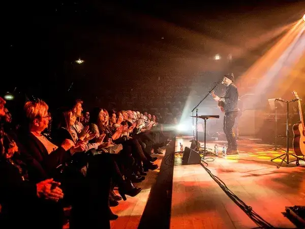 Ile trwa koncert Domagały? Sprawdź, co musisz wiedzieć!