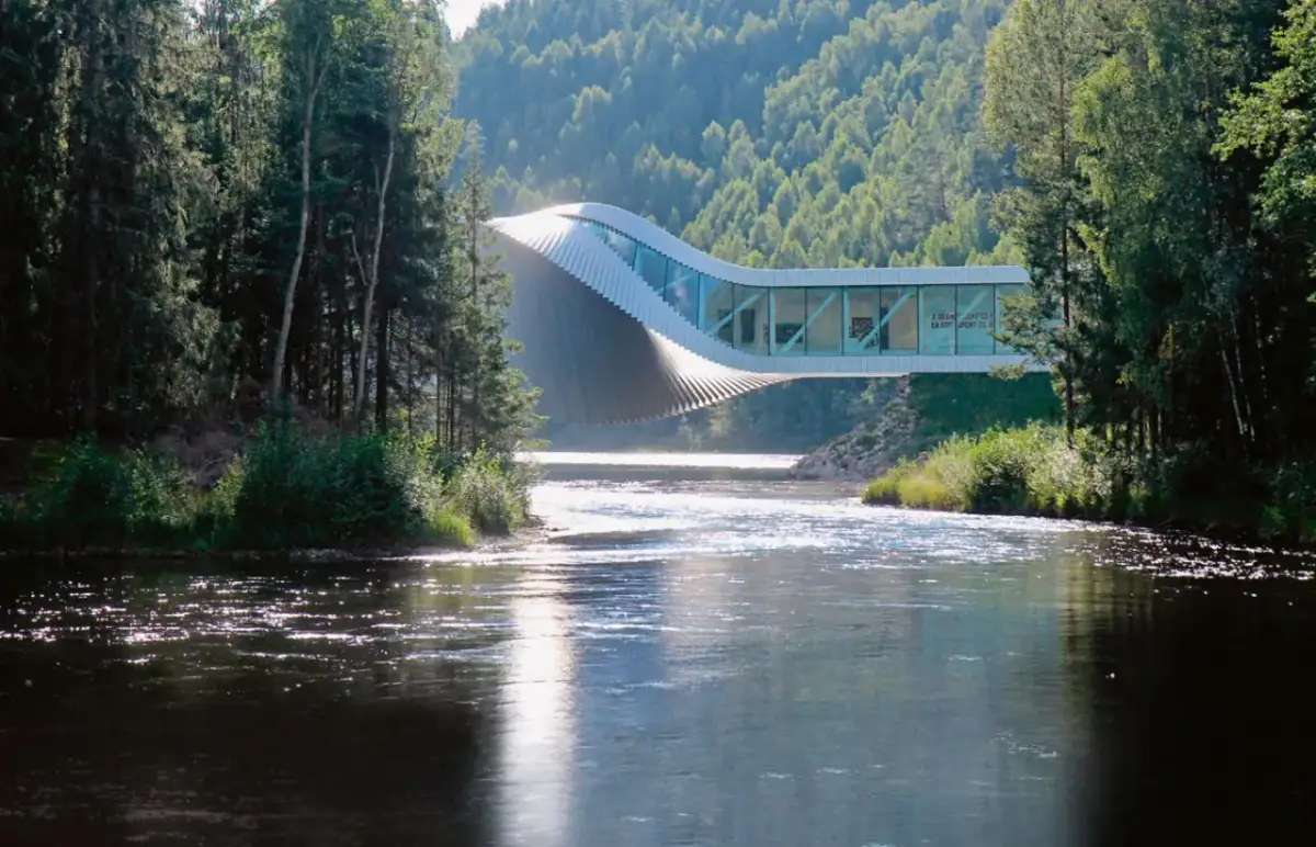 Polska sztuka nowoczesna: jak technologia zmienia artystyczny krajobraz