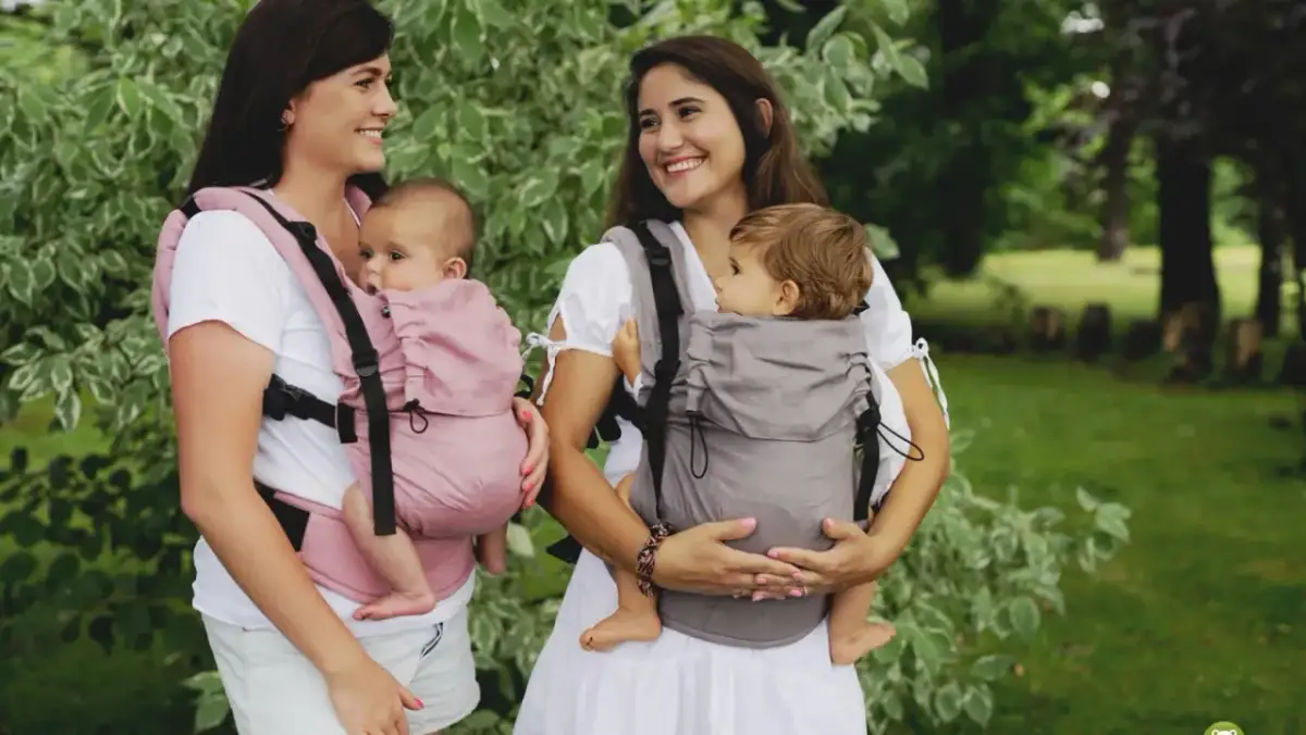 Noszenie przodem: Kiedy bezpiecznie? Liczy się gotowość, nie wiek!