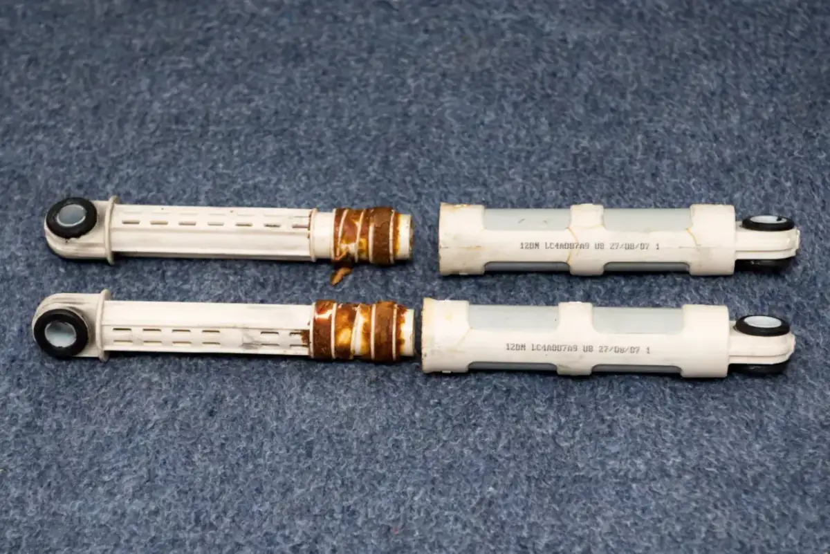 Pralka skacze? Wymień amortyzatory sam i zaoszczędź setki!