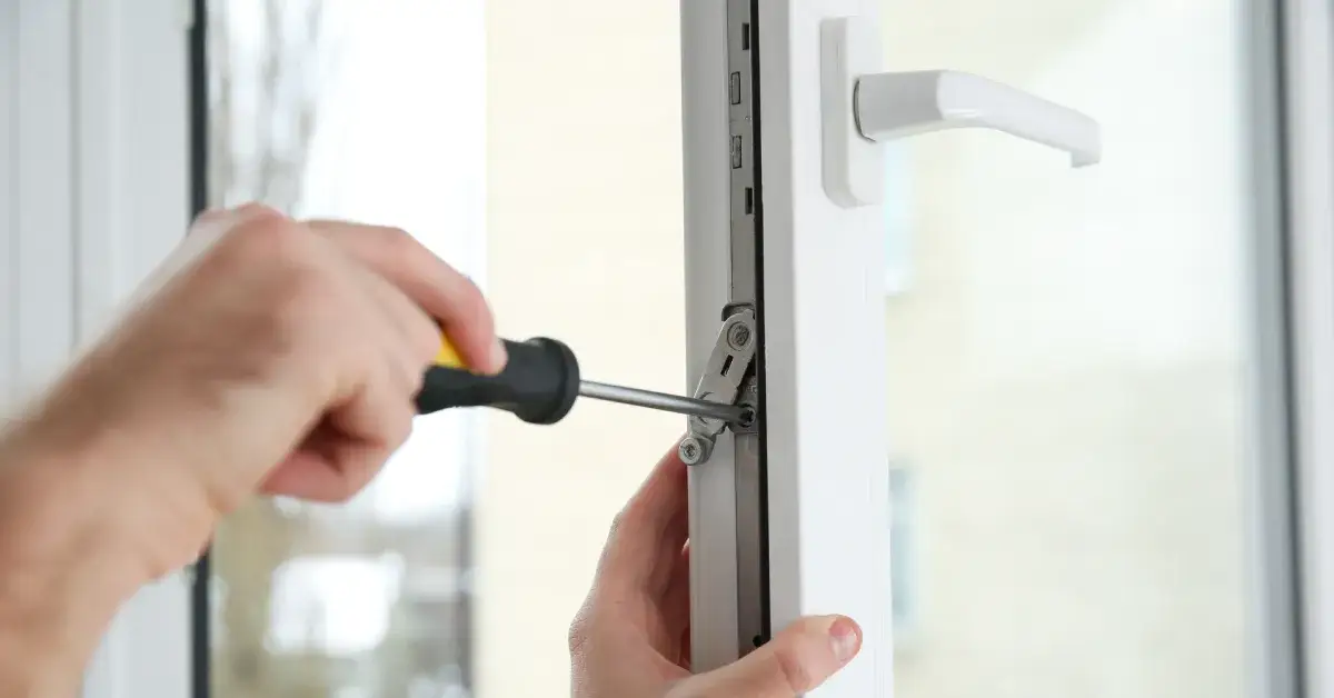 Jak ustawić okna plastikowe, by uniknąć przeciągów i oszczędzić na ogrzewaniu