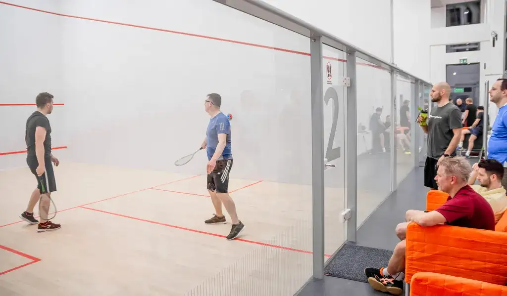 Squash Trzebnica: Gdzie zagrać? Kompletny przewodnik i rezerwacja