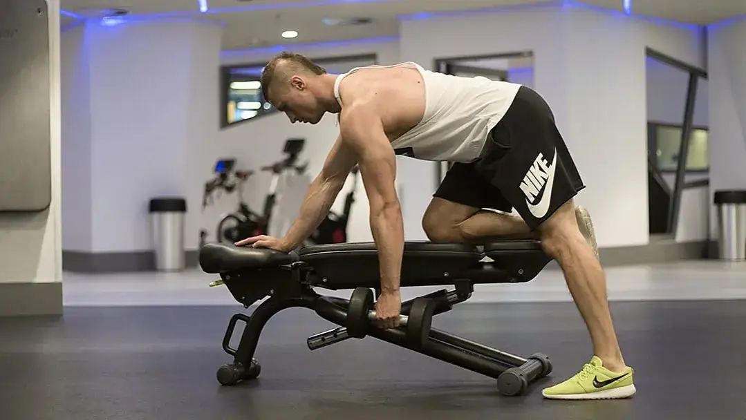 Ile ćwiczeń na plecy? Odkryj skuteczne plany treningowe dla każdego poziomu