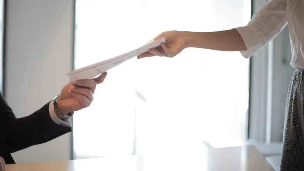 Jak sprawdzić wpis hipoteki do księgi wieczystej i uniknąć problemów z nieruchomością