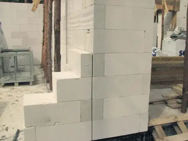 Czym wypełnić dylatacje w ścianie? Najlepsze materiały i porady