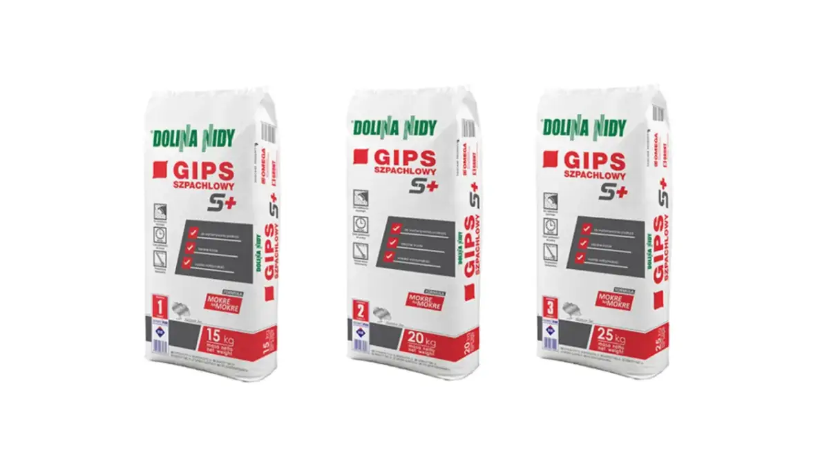 Trzy worki gipsu szpachlowego Dolina Nidy. Zastanawiasz się, ile czasu schnie gips szpachlowy? Opakowania informują o wadze: 15, 20 i 25 kg.
